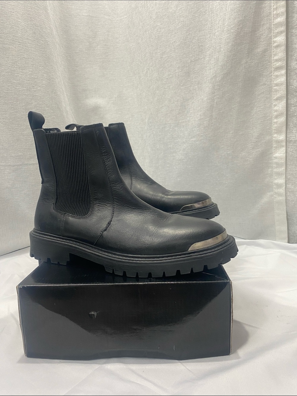 Black Men’s Chelsea Lug Boots - Classic Pull-On Style